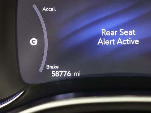 Used 2024 Chrysler Pacifica Select image 17