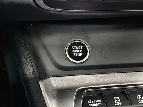 Used 2024 Audi Q3 2.0T Premium image 23