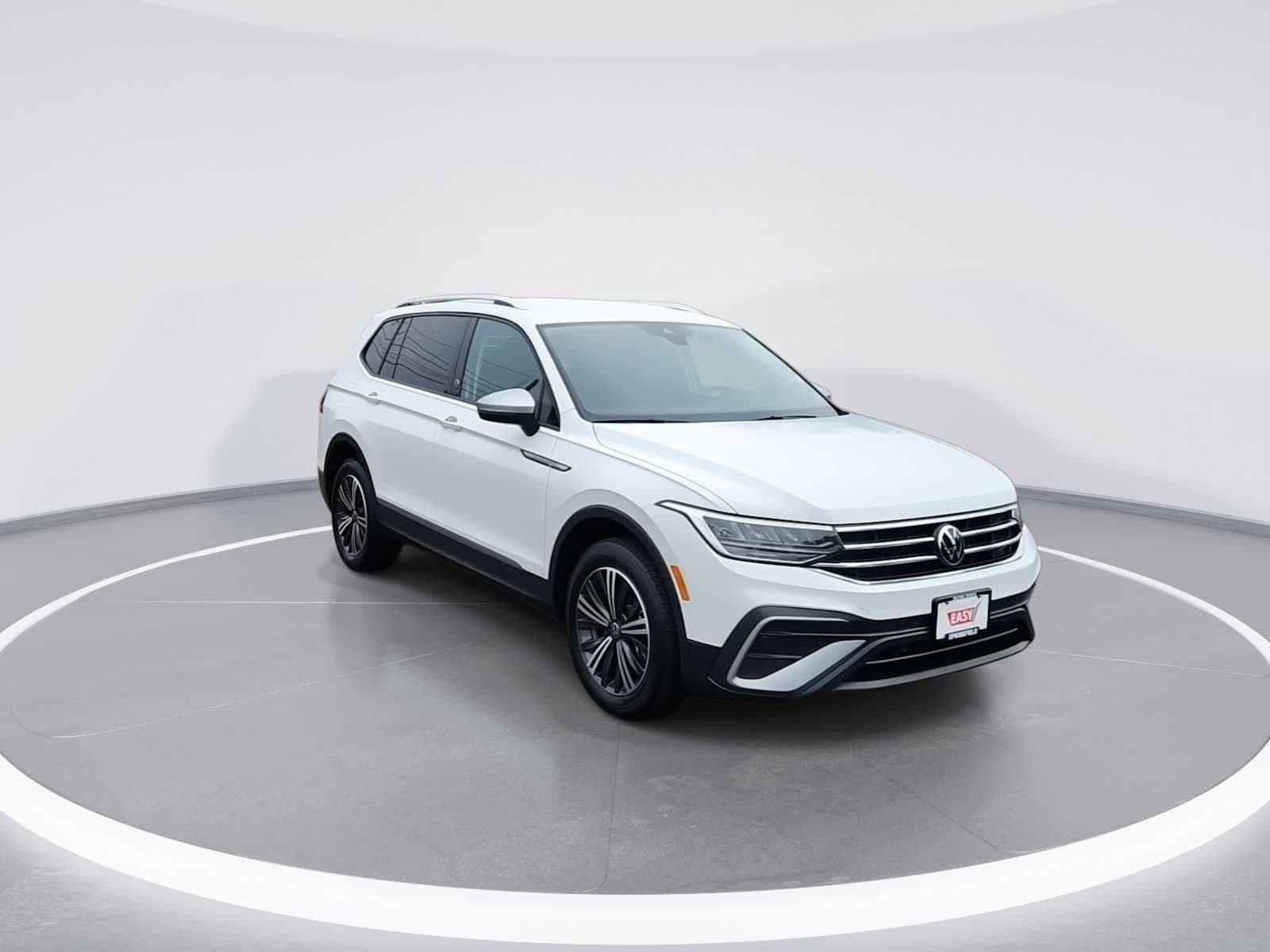 Used 2024 Volkswagen Tiguan Wolfsburg Edition AWD/4WD image 2
