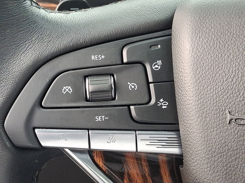 Used 2023 Cadillac Escalade ESV Premium Luxury image 19