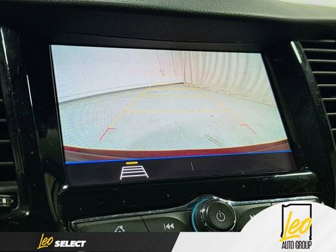 Used 2022 Chevrolet Trax LT w/ LT Convenience Package AWD/4WD image 13