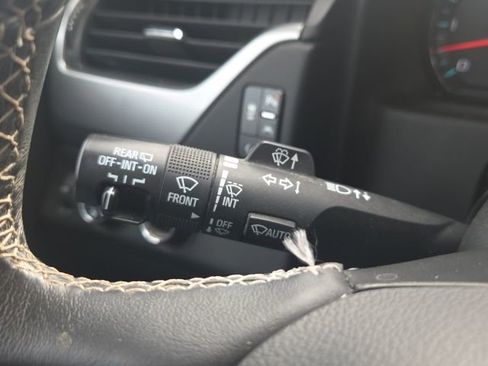 Used 2018 Chevrolet Suburban LT image 42