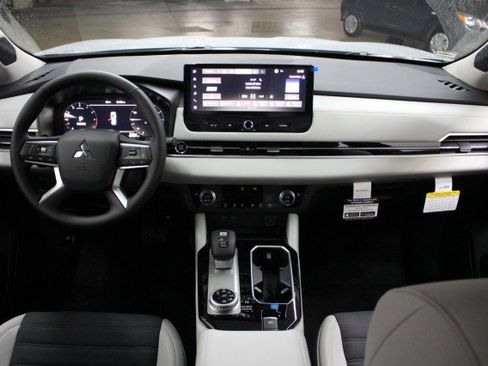 New 2026 Mitsubishi Outlander SE image 20