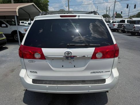 Used 2006 Toyota Sienna XLE Limited w/ XLE Limited PKG 3 FWD image 4