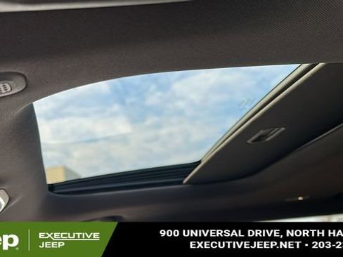 Used 2023 Jeep Grand Cherokee L Altitude image 11