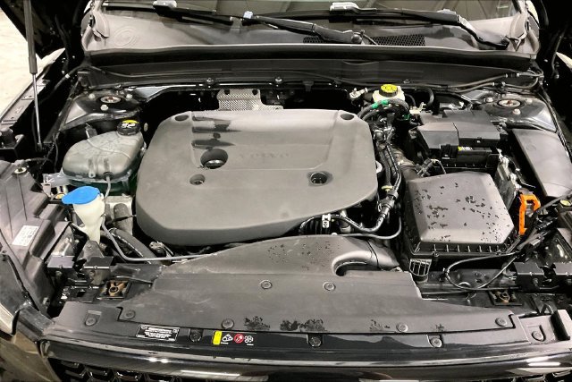Certified 2023 Volvo XC40 B5 Plus w/ Climate Package AWD/4WD image 13
