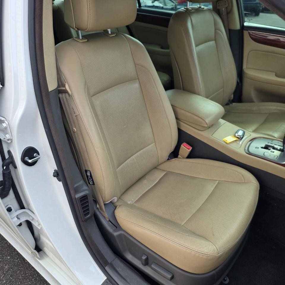 Used 2013 Hyundai Genesis 3.8 RWD image 24