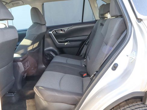 Used 2025 Toyota RAV4 XLE AWD/4WD image 8