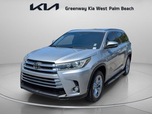 Used 2017 Toyota Highlander Limited image 4
