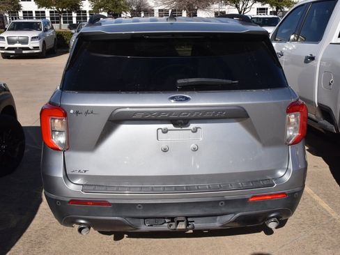 Used 2021 Ford Explorer XLT w/ Equipment Group 202A image 6