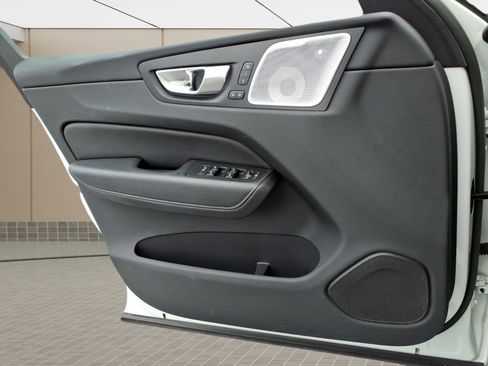 Used 2023 Volvo XC60 B5 Ultimate image 27