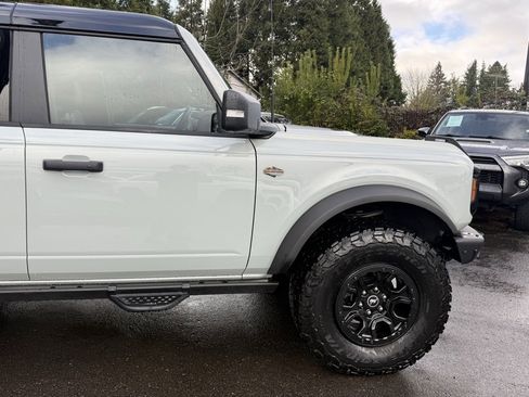 Used 2024 Ford Bronco Wildtrak image 16