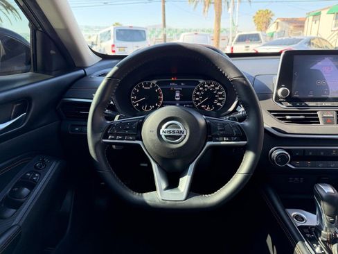 Used 2020 Nissan Altima 2.0 SR FWD image 25