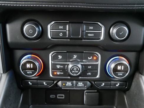 Used 2024 Chevrolet Suburban LT image 17