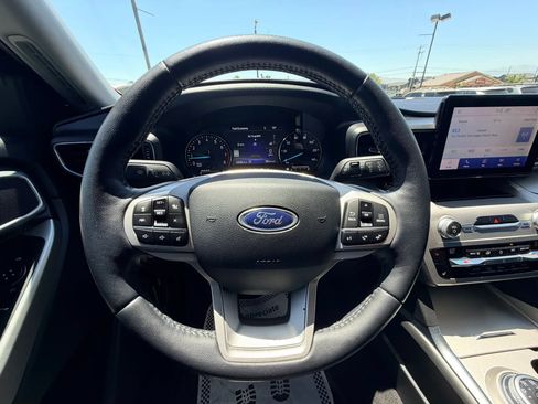 Used 2021 Ford Explorer XLT w/ Equipment Group 202A AWD/4WD image 10