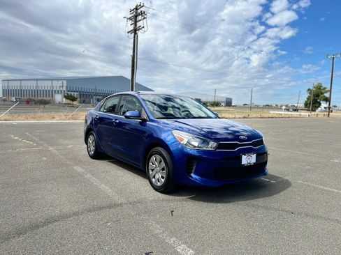 Used 2019 Kia Rio S FWD image 3