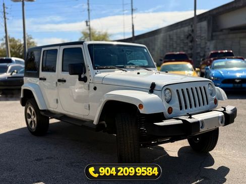 Used 2017 Jeep Wrangler Unlimited Sahara w/ Connectivity Group AWD/4WD image 10