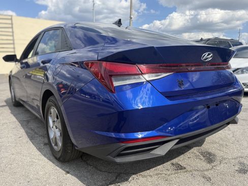 Used 2021 Hyundai Elantra SE FWD image 5