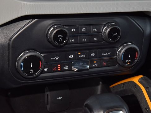 Used 2022 Ford Bronco Badlands image 31