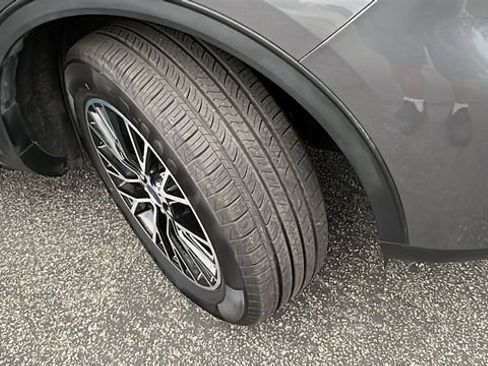 Used 2022 Ford Escape SEL w/ Technology Package image 10