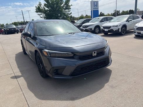 Used 2023 Honda Civic Sport image 3