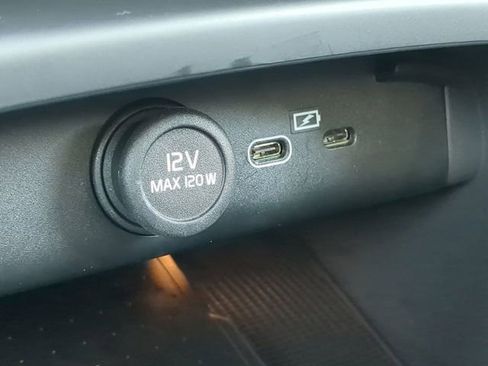 Used 2023 Volvo C40 P8 Recharge Ultimate w/ Protection Package Premier image 22