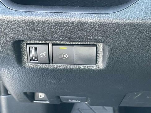 Used 2025 Toyota RAV4 XLE AWD/4WD image 19