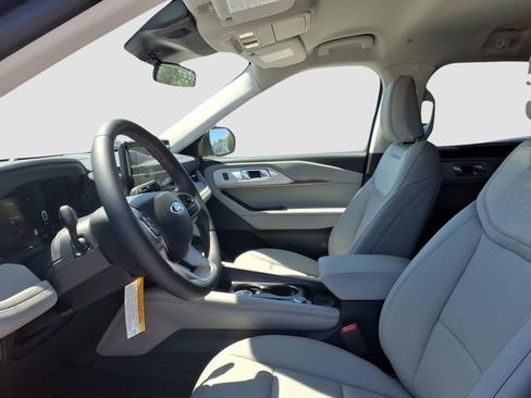 New 2026 Ford Explorer Active RWD image 5