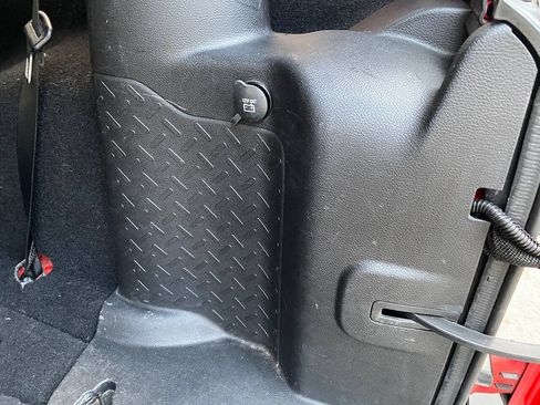 Used 2015 Jeep Wrangler Sport AWD/4WD image 28