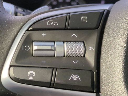 Certified 2025 Genesis G70 2.5T image 18