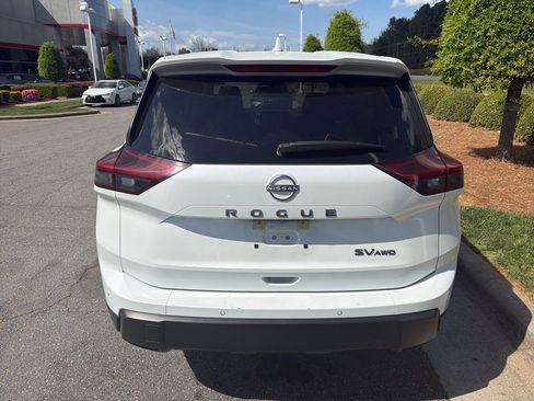 Used 2024 Nissan Rogue SV image 6