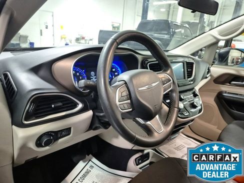 Used 2022 Chrysler Voyager LX FWD image 11