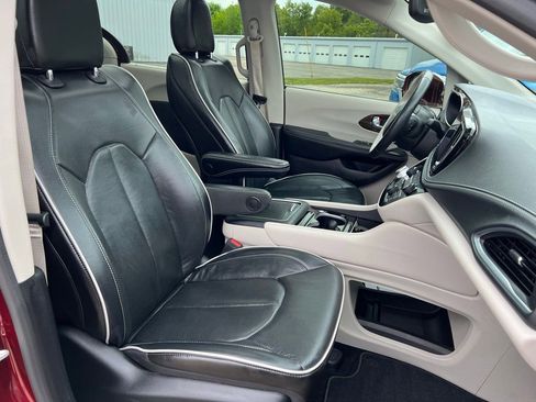 Used 2021 Chrysler Pacifica Limited w/ Premium & Safety Sphere Group AWD/4WD image 9