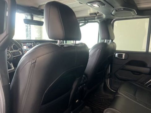 Used 2018 Jeep Wrangler Unlimited Sahara AWD/4WD image 12
