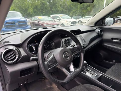 Used 2021 Nissan Kicks SV FWD image 14