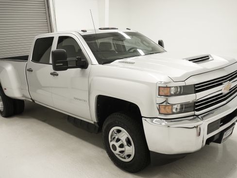 Used 2017 Chevrolet Silverado 3500 W/T AWD/4WD image 3