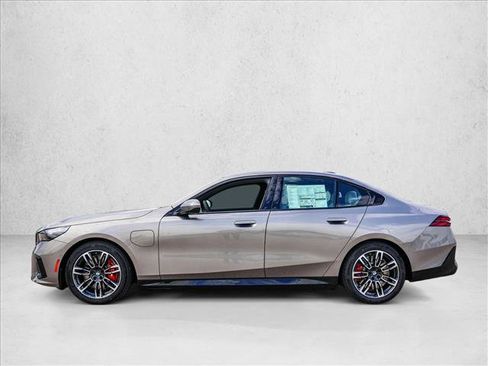 Used 2026 BMW 550e xDrive w/ Executive Package AWD/4WD image 8