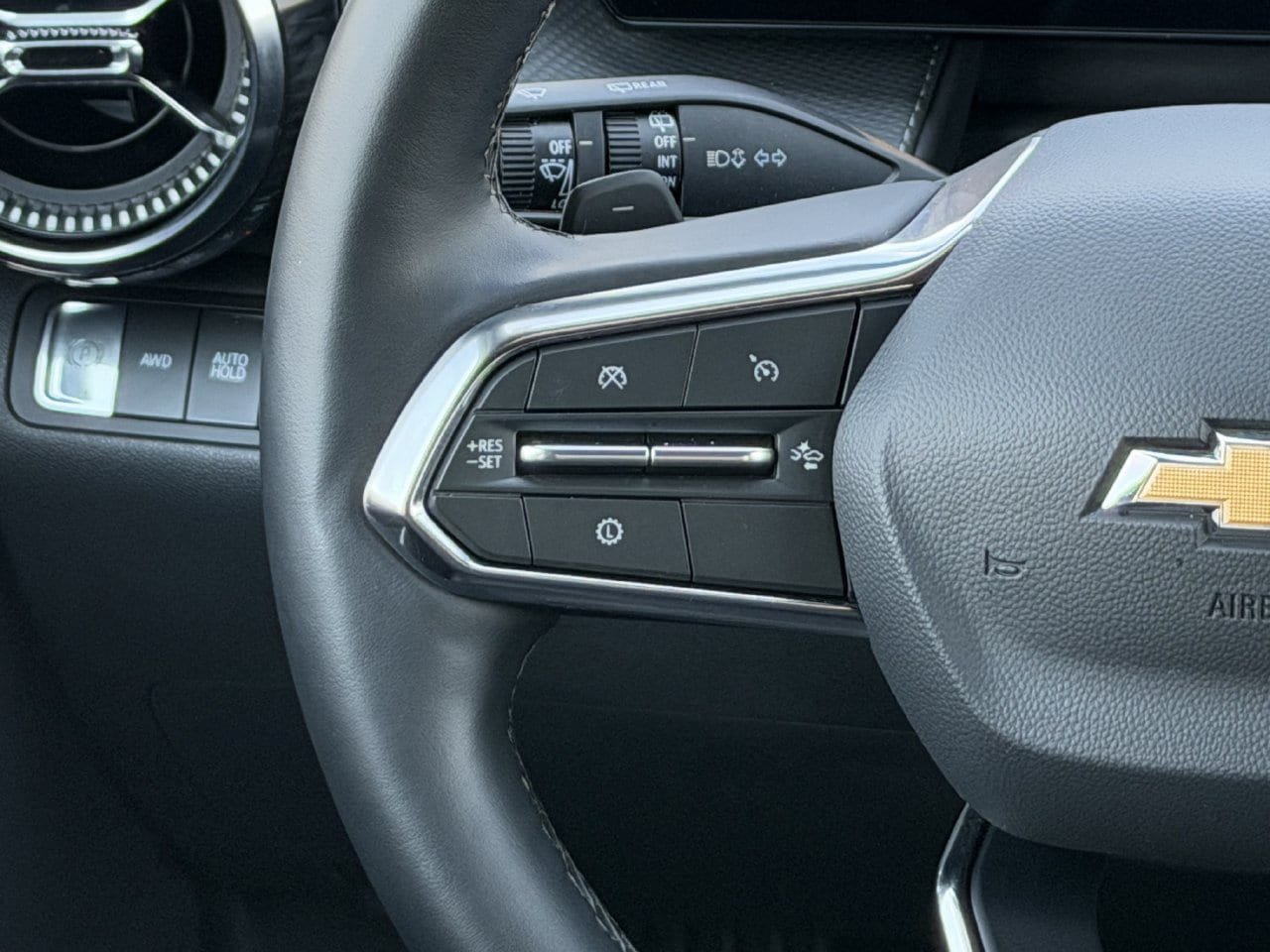 Used 2026 Chevrolet Equinox LT AWD/4WD image 13