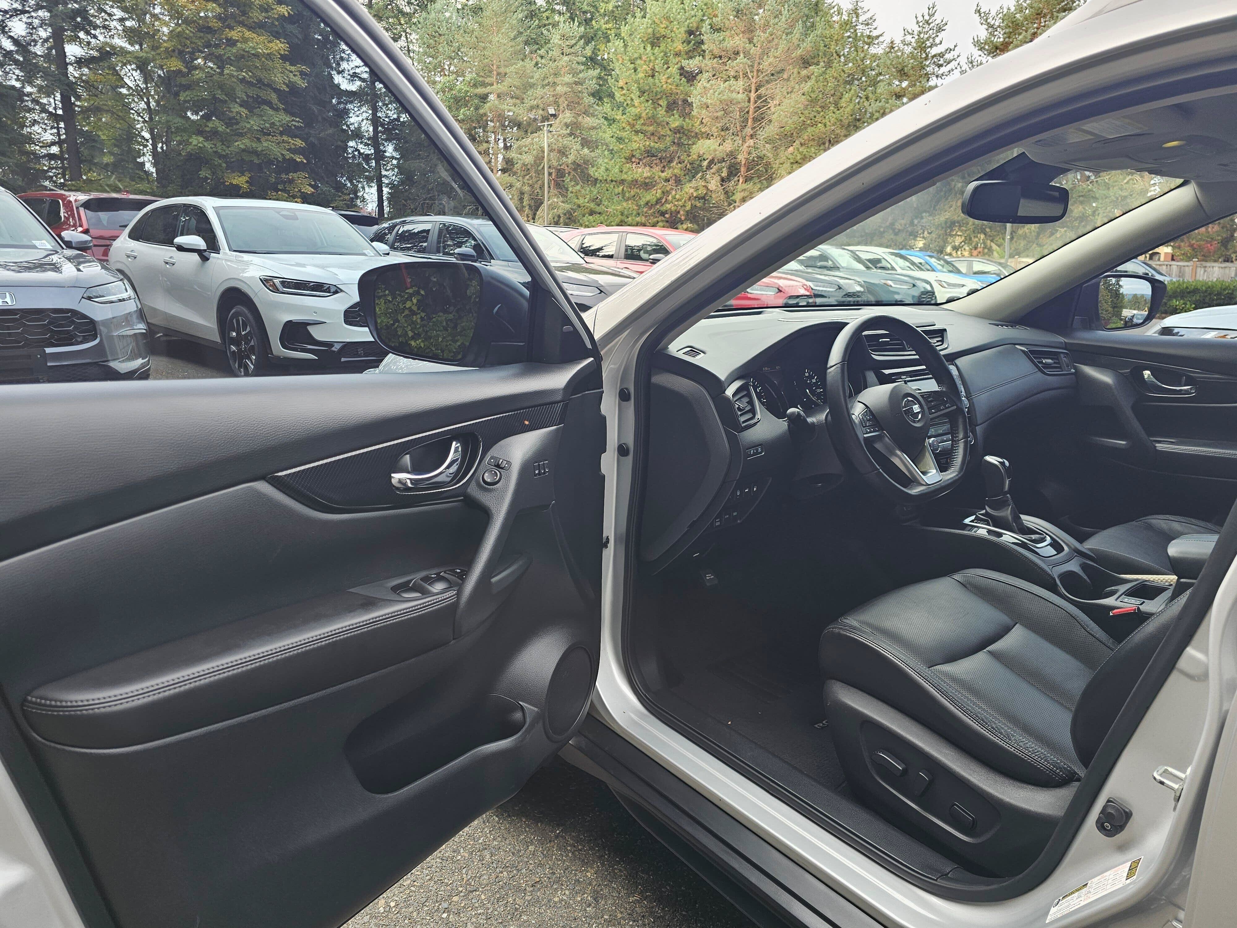Used 2018 Nissan Rogue SL w/ Premium Package AWD/4WD image 22