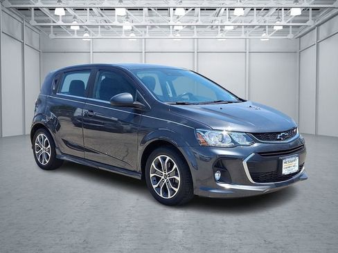 Certified 2020 Chevrolet Sonic LT w/ Convenience Package FWD image 4