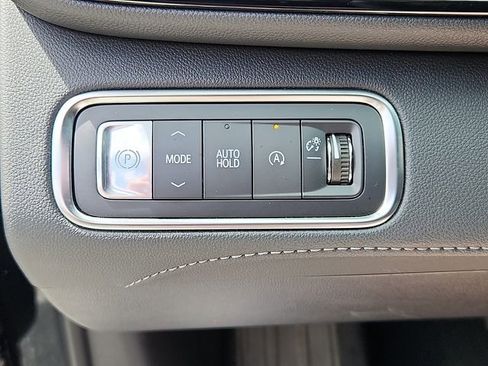 Certified 2025 Buick Enclave Preferred FWD image 26