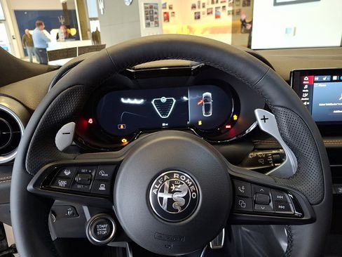 New 2026 Alfa Romeo Tonale Veloce w/ Quick Order Package 23H Volce image 9