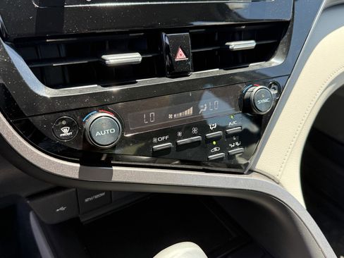 Used 2022 Toyota Camry SE image 13