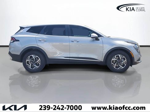 Used 2025 Kia Sportage LX FWD image 3