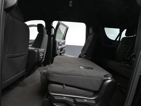 Used 2024 GMC Yukon XL SLE image 40