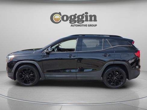 Used 2021 GMC Terrain SLE w/ Driver Convenience Package FWD image 2