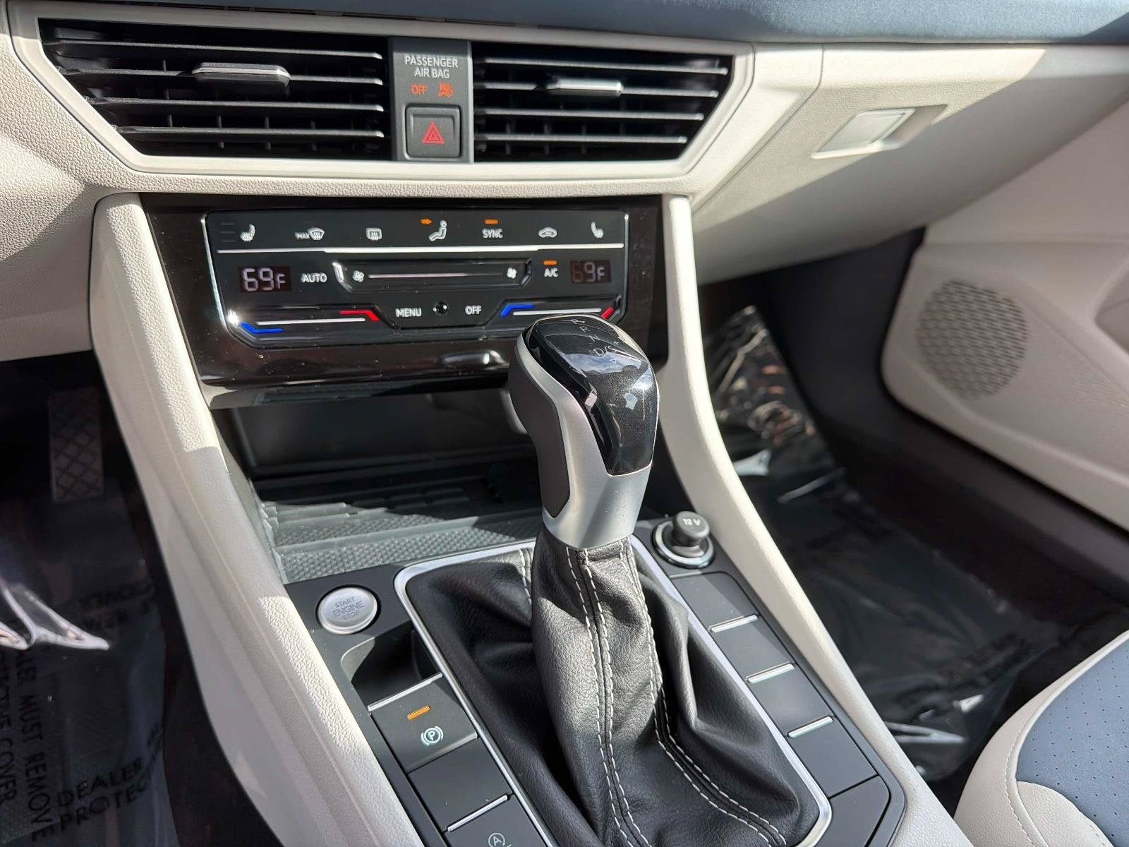 Used 2026 Volkswagen Jetta SE FWD image 21