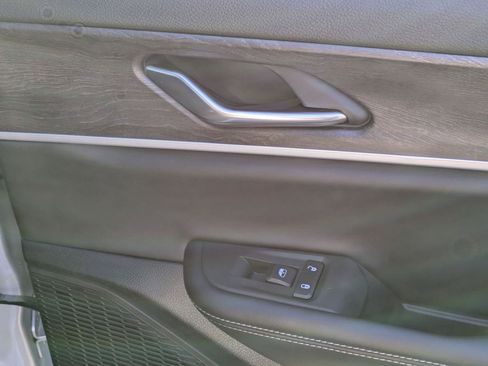 New 2025 Jeep Grand Cherokee L Limited image 32