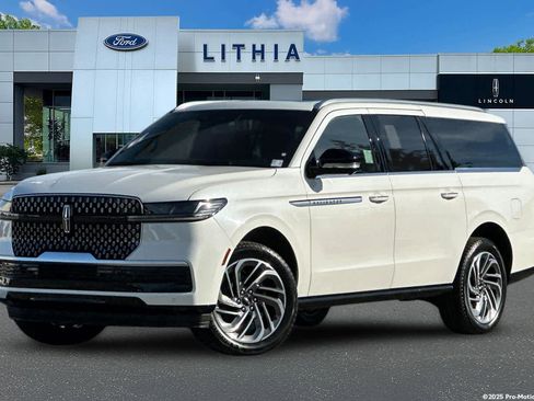 New 2026 Lincoln Navigator L Reserve image 1