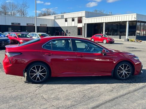 Used 2023 Toyota Camry SE w/ Cold Weather Package image 5
